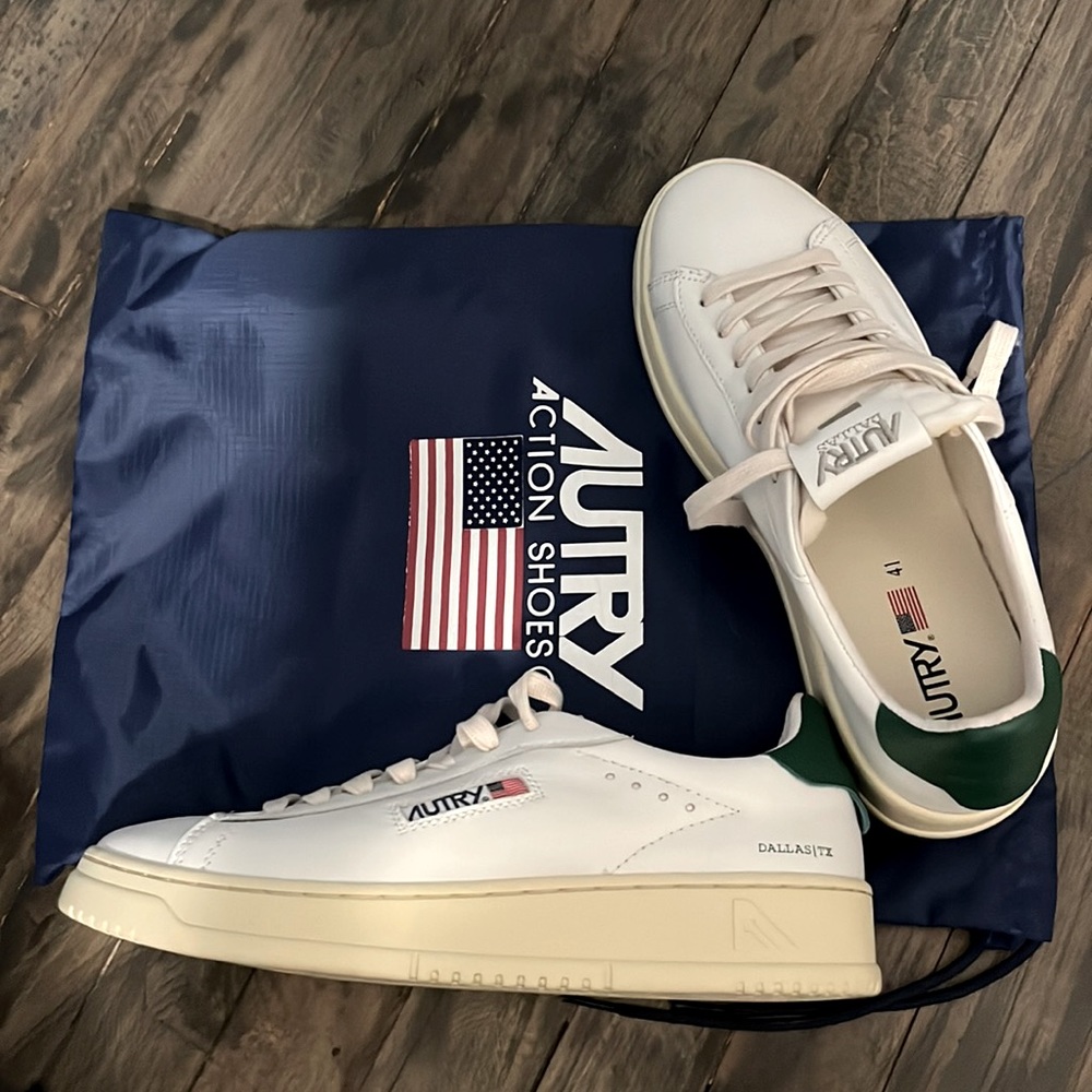 Autry Medalist low sneakers white and green leather